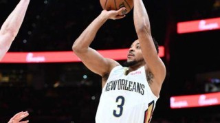 半岛体育-挤掉湖人升至第九 季后赛门票争夺战鹈鹕势头强劲