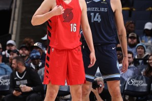 半岛体育-媒体人：杨瀚森和埃迪有差距 这很正常&amp;不用大惊小怪