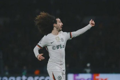 半岛体育中国官网-致命一击！2.5亿门将组合成笑话，切尔西欧冠惨案背后谁该背锅？