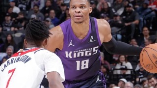 半岛体育中国官网-完胜！威少26分+6三分，小萨13+6湖人旧将爆发，德罗赞两人起冲突